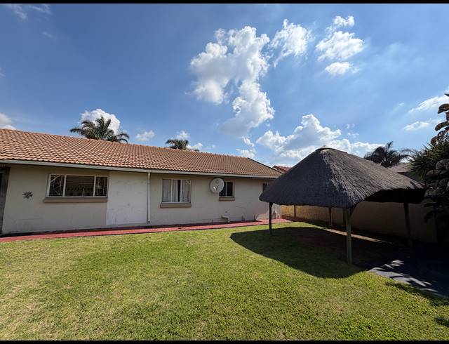 4 BEDROOM HOUSE FOR SALE IN SONNEVELD